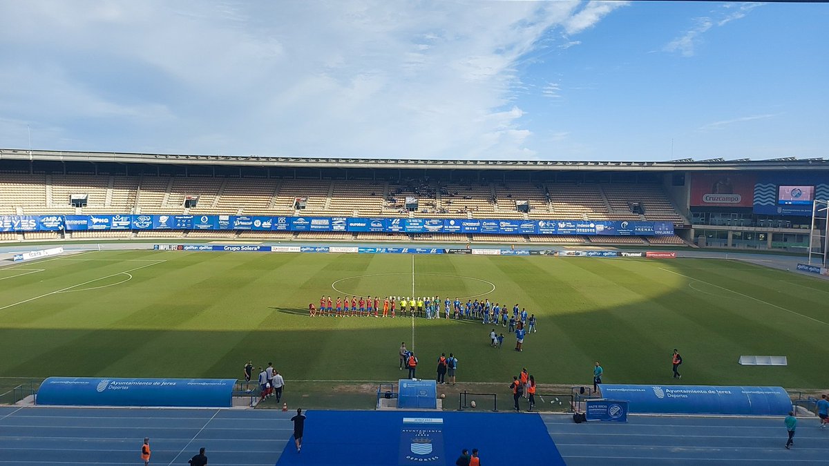 JMMena11's tweet photo. ⚽️ Estadio municipal de chapín... 
》 @XerezDFC - @fclaunionatl

👉 Una jornada más seguimos de cerca la @Segunda_RFEF_ 

Viva el fútbol carajo ⚽ 
@ciudadjerez

#futbol 
#segundarfef https://t.co/N42FThRTZV