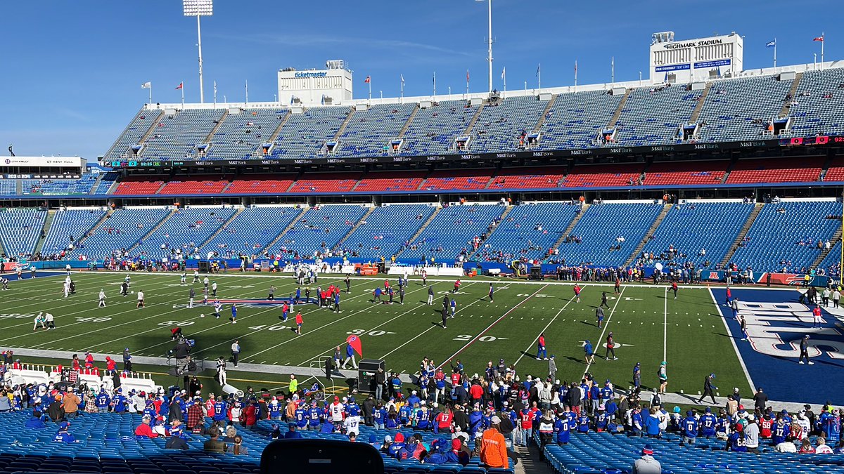 MarkelDavis21's tweet photo. Let’s have a game brotha @Bigsmoot_94 https://t.co/qYzqQDbwnC