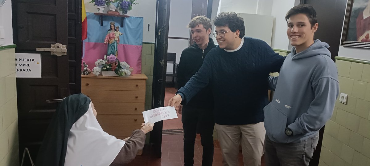 mayordonbosco's tweet photo. Esta semana teníamos la primera oración colegial de este #curso202425 con la recogida de alimentos y de solidaridad destinados a las Hermanas de la Cruz y su obra social en favor de los más necesitados.
#HermanasdelaCruz🙌🙌🙌 https://t.co/R0GqGYWCcf