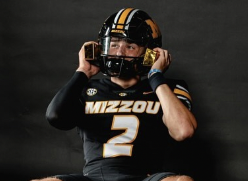 AndrewNemec's tweet photo. Big update for #MIZ - Matt Zollers, 5-star quarterback, '100 percent locked in' with Missouri Tigers following Penn State visit https://t.co/MCHJ5Ss8LF https://t.co/GrCG6DVvZ3