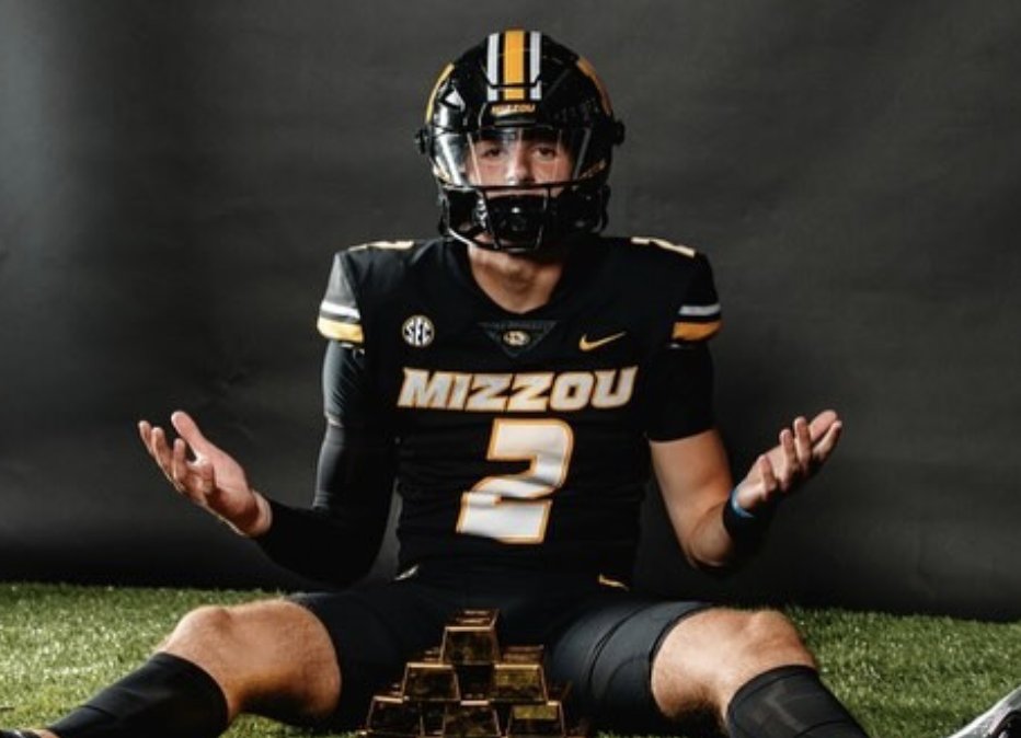 AndrewNemec's tweet photo. Big update for #MIZ - Matt Zollers, 5-star quarterback, '100 percent locked in' with Missouri Tigers following Penn State visit https://t.co/MCHJ5Ss8LF https://t.co/GrCG6DVvZ3