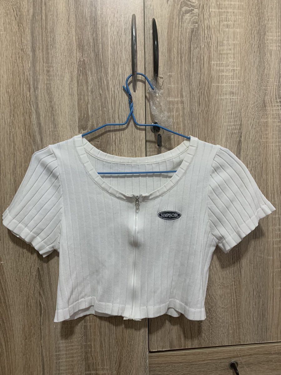 Summerrday's tweet photo. 40รส อันนี้ใส่แล้วสวยมากกก #เสื้อผ้ามือ2 #เสื้อผ้ามือสองสภาพดี #เสื้อผ้าราคาเบาๆ #เสื้อมือสอง #ส่งต่อเสื้อผ้า #ส่งต่อเสื้อผ้าสภาพนางฟ้า #ส่งต่อเสื้อผ้ามือสอง https://t.co/ldeIBLgtND
