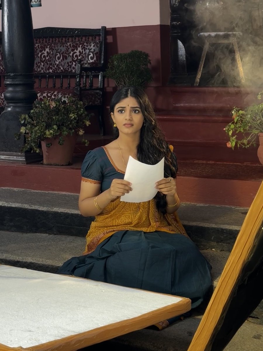 Nayansarika (@ursnayan) on Twitter photo Thank you so much for all the love ❤️ so grateful and #blessed 🫶🏻 here are few behind the scenes glimpse of satyabhama from #KA Thank you so much for all the love ❤️ so grateful and #blessed 🫶🏻 here are few behind the scenes glimpse of satyabhama from #KA