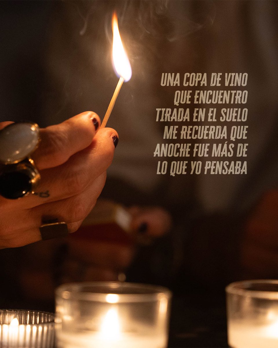 En la oscuridad a luz de la vela 😉 🕯️