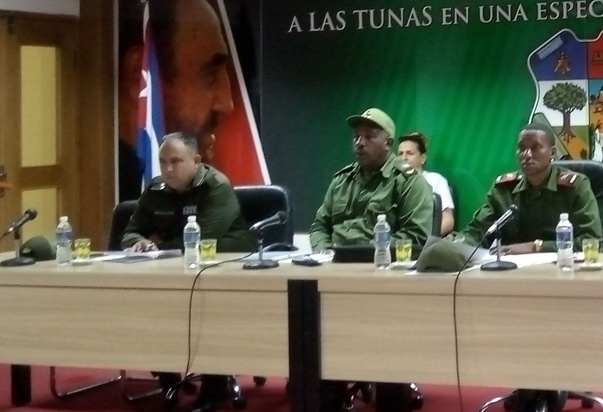 La prioridad de preservar la vida humana se convierte en un principio importante dentro de la Revolución🇨🇺 ante cualquier evento meteorológico.
Así expresó 
<a href="/WalterNoris/">Walter Simon Noris</a>
Ante la amenaza de lluvias en #LasTunas 
#PreparadosYAlertas
#DeZurdaTeam 
<a href="/CubaCivil/">Defensa Civil Cuba</a> 
<a href="/CSaborit12503/">Roberto C López Saborit</a>