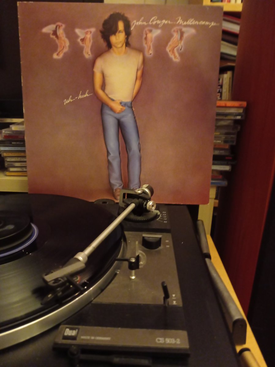På min grammofon ikväll: John Cougar Mellencamp med plattan "Uh-huh" från -83. 
Spelades nästan dagligen när den kom. Fortfarande fantastisk ♥️