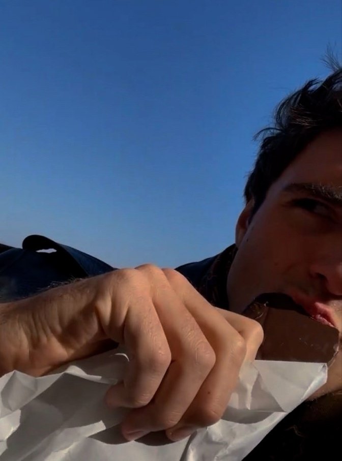 “Buenos días, finalmente revivo.”

ㅤㅤ