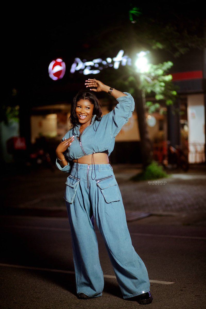 darlynebuabeng's tweet photo. Style speaks volume 😊😉

#RhodarlyneBuabeng
#Jalyne https://t.co/HOgUhk6nlb