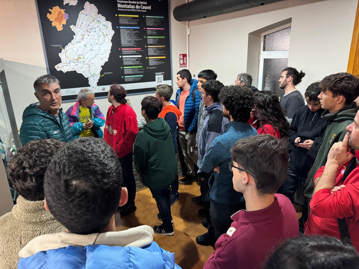 COURELMOUNTAIS's tweet image. Tivemos de visita de traballo no Xeoparque Montañas do Courel aos/as alumn@s da Facultade de Xeografía da Universidade de Oviedo, acompañados polo profesor Augusto Pérez Alberti, membro do noso comité científico. Grazas pola vosa visita.