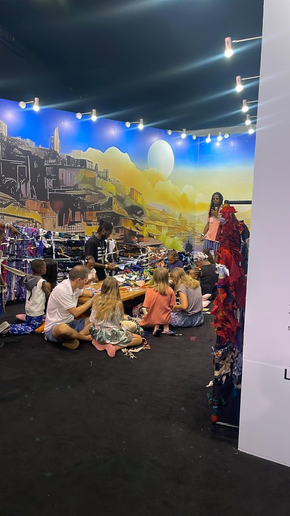 tunedsmart's tweet photo. It’s amazing how art brings us all together, as I just met some incredible artists and collectors here at ARTXLagos2024 #AccessAtARTXLagos2024 #PromisedLands https://t.co/Kip482sCtQ