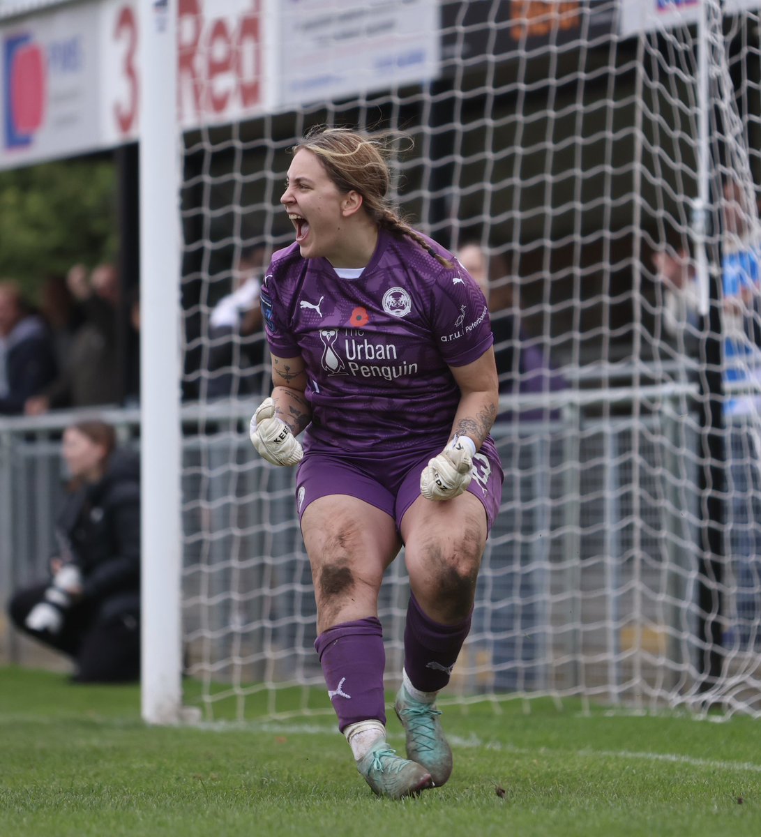 theposhwomen's tweet image. Pure Passion 🫶🏻🎩 

#pufc 
📸: @Darren_wiles