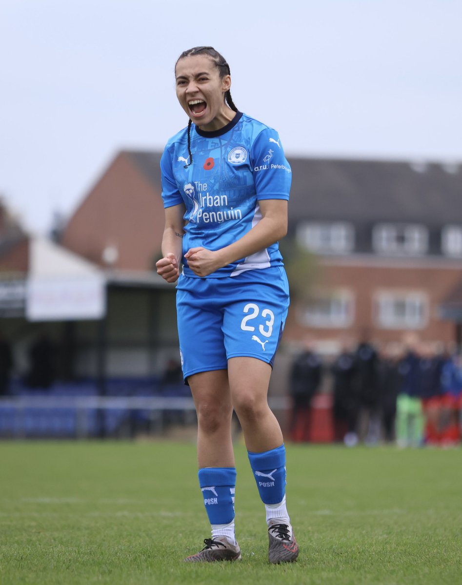 theposhwomen's tweet image. Pure Passion 🫶🏻🎩 

#pufc 
📸: @Darren_wiles