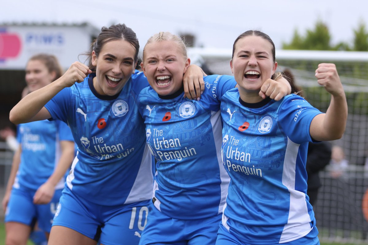 theposhwomen's tweet image. Pure Passion 🫶🏻🎩 

#pufc 
📸: @Darren_wiles