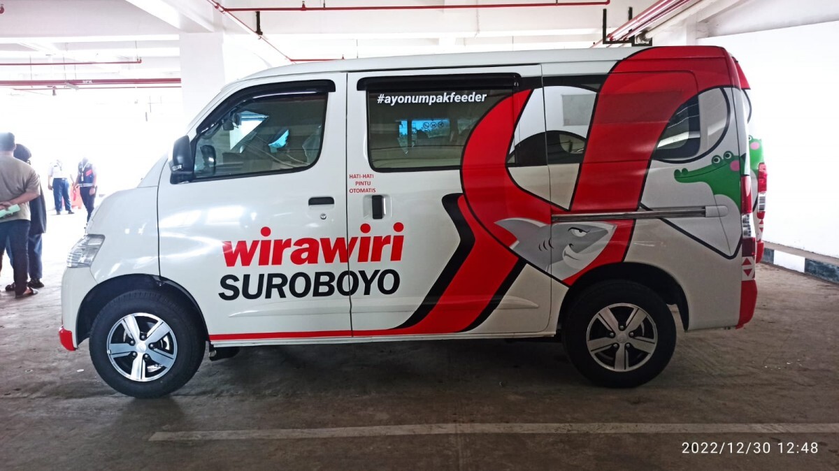 sbyfess's tweet photo. -rek ajarin naik wira-wiri dong. Itu gimana naiknya/bayarnya trs turunnya teriak "kiri" gitu atau gmn rek 😭🤣 pengen jalan² tp bingung mau kemana. Rekomendasi rek 
mau naik dari terminal Benowo. https://t.co/GN5sXC494K