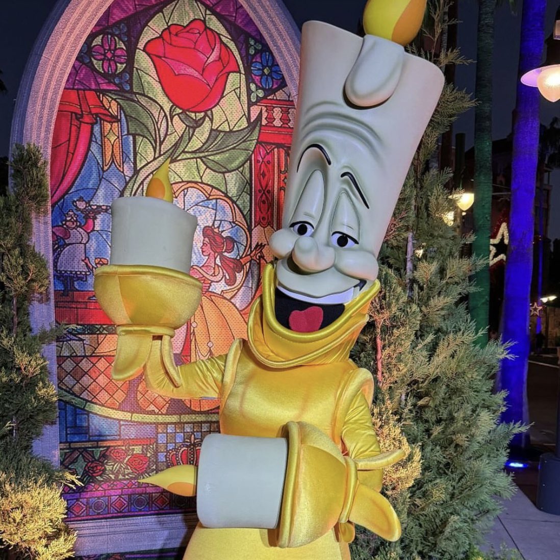 CharactersPBlog's tweet photo. @runDisney @DisCharCentral The Disney Wine &amp; Dine Half Marathon included rare appearances from Disney Characters such as Marie, Clopin,  Lumiere (theme of the race was Ratatouille, hence why the French touches) and Sweetums from The Muppet Show.
(📸 @DisCharCentral)
#DisneyParks 
#WineandDine
#runDisney https://t.co/n8lkqXdSrn