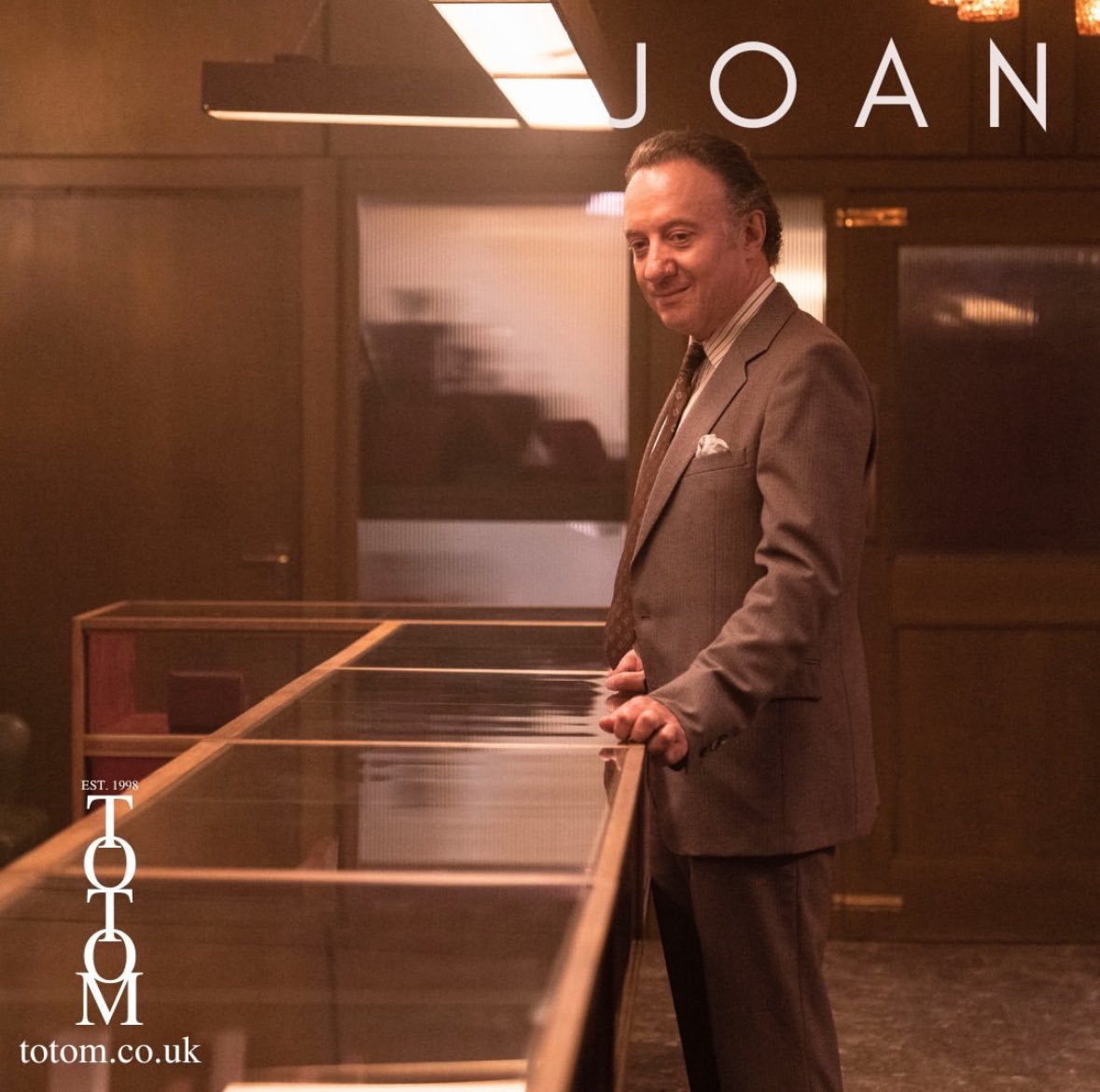 alexblakeuk's tweet photo. The 80s interiors on #JOAN were brought brilliantly to life by @totomconstruction 🎬 

From wood veneer panelling to plush carpeting @totomconstruction knew exactly what to do; all followed perfectly by @richardcookecostume ‘s curation of Bernard’s delicious brown suits... 👏🏻🔥 https://t.co/QGhw9FIKde