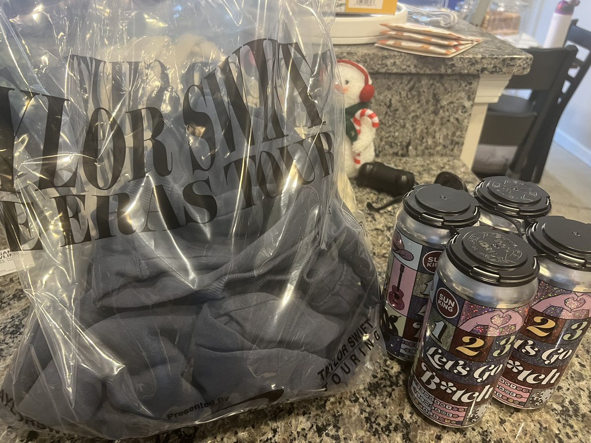 brookie8281's tweet photo. Still holding out hope that the resellers drop tix since I can’t find a legit person selling them. But did get some merch and went to @SunKingBrewing to get the 1,2,3 Let’s Go B*itch, Ale! So damn cute!! Love it!! #IndyTSTheErasTour https://t.co/HafOTXMctg