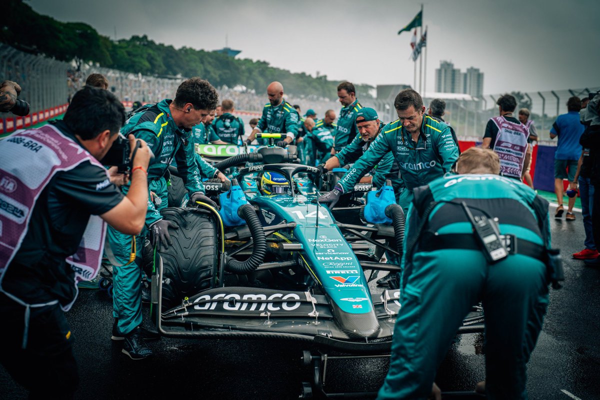 Spanish Grand Prix 🇪🇸 (@spanishgp_) on Twitter photo 🇧🇷 | Bandera roja por un fuerte accidente de <a href="/FranColapinto/">Franco Colapinto</a> en la vuelta 33 de 69 del #BrazilGP.
📈 Situación en carrera de los nuestros: <a href="/alo_oficial/">Fernando Alonso</a> es 9º pero virtualmente 8º por una sanción de 10" de Oscar Piastri, con <a href="/Carlossainz55/">Carlos Sainz</a> 13º y <a href="/SChecoPerez/">Sergio Pérez</a> pegado a el 14º
#F1 🇧🇷 | Bandera roja por un fuerte accidente de <a href="/FranColapinto/">Franco Colapinto</a> en la vuelta 33 de 69 del #BrazilGP.
📈 Situación en carrera de los nuestros: <a href="/alo_oficial/">Fernando Alonso</a> es 9º pero virtualmente 8º por una sanción de 10" de Oscar Piastri, con <a href="/Carlossainz55/">Carlos Sainz</a> 13º y <a href="/SChecoPerez/">Sergio Pérez</a> pegado a el 14º
#F1
