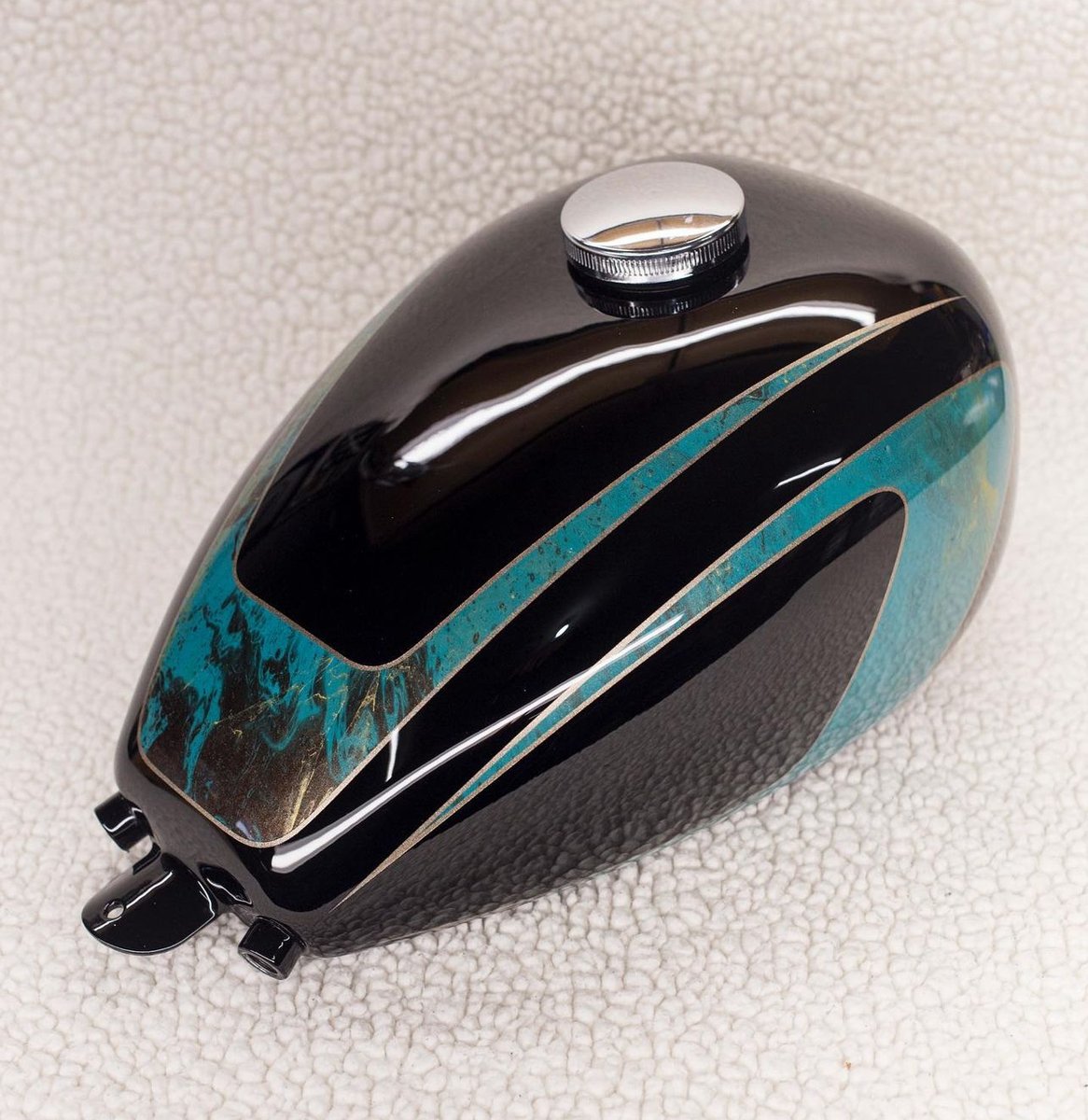 LowbrowCustoms's tweet photo. Tank art goodness from @nathantsykes Love love love the turquoise inlay feeling this p-nut gives. #choppershit #tankart #paintit #chopitbuiditrideit #choppers #pnut https://t.co/rsPQbM5RpB