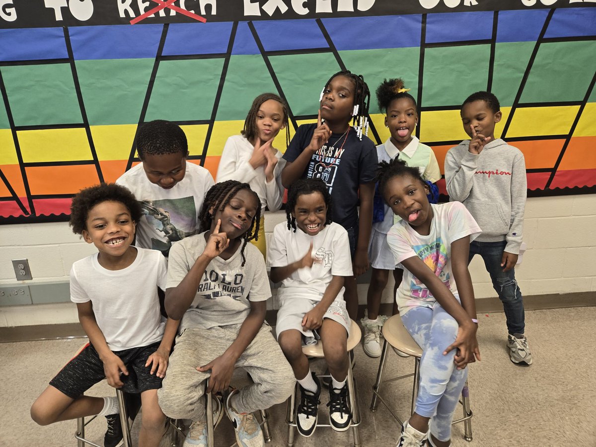 APSFickettMedia's tweet photo. Turning pages and making waves! Our team was ready to read between the lines and compete in the Helen Ruffin Picture Book Bowl! #ReadToLead @APSMediaServ @PrincipalBGrant @ebwoodsFickett #FicketthasHeart https://t.co/hPpzqjC2Tz