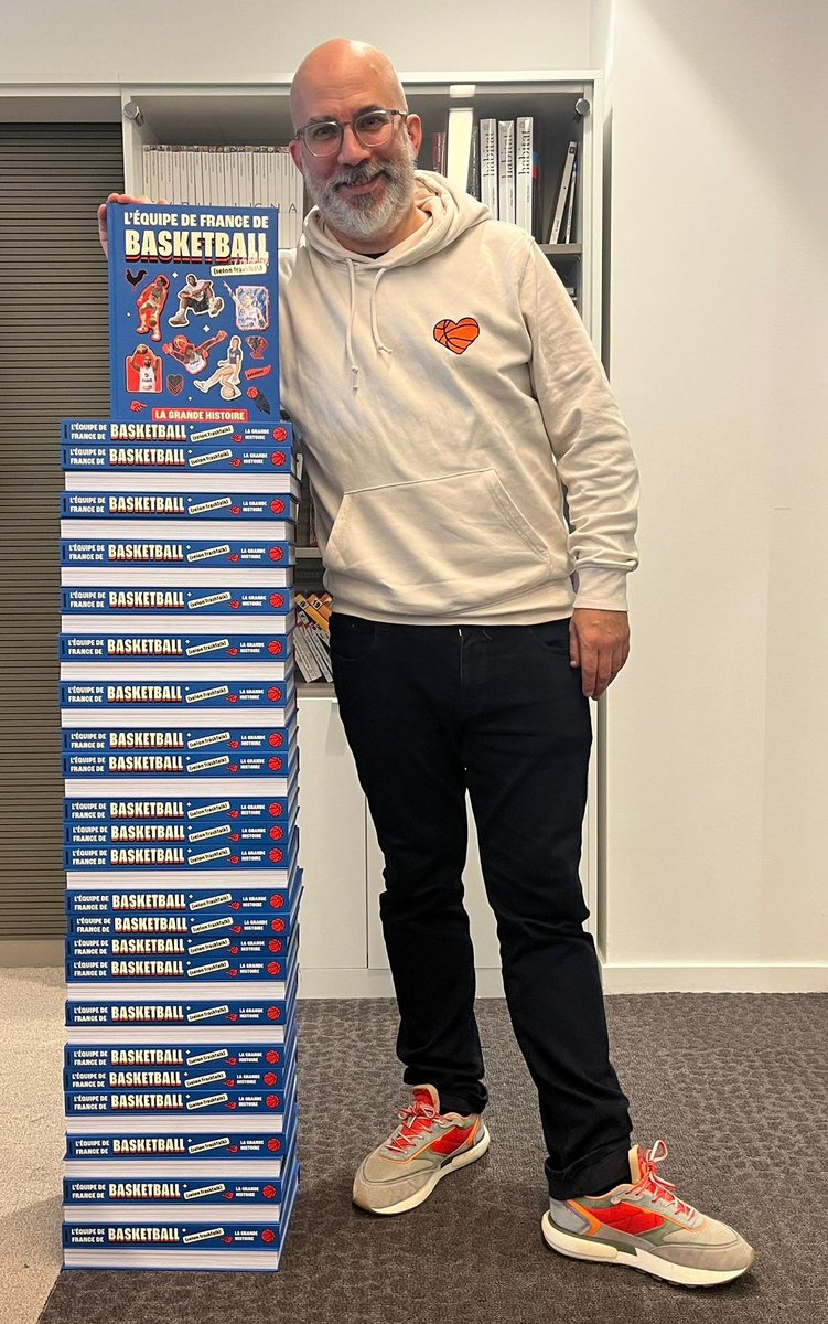 Mercredi prochain (le 6 novembre) dans toutes les bonnes librairies !! Hâte d'avoir vos retours 💙🤍❤️

Toutes les infos : trashtalk.co/2024/10/09/leq…