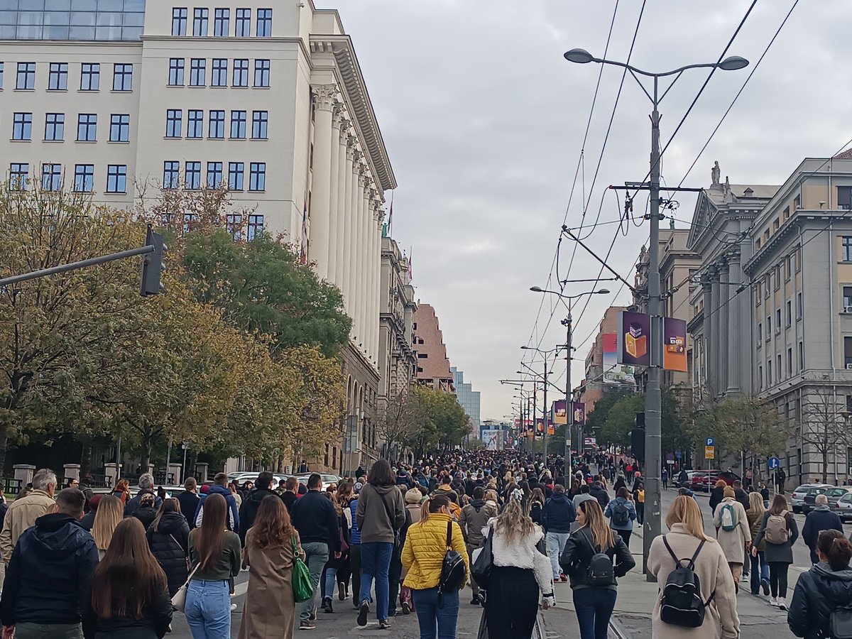 DarkooSimic's tweet photo. Bio sam danas. Preko 80% ljudi na protestu su bili mlađi od mene. Izgleda da je ova kap prelila čašu! Vidimo se i sledeće nedelje! ✊ https://t.co/tRUR2xJGUw