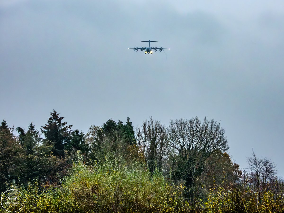 TheSnoopySnoop's tweet photo. #RRR4104 π¬π§ RAF
Airbus A400M Atlas #43C5DF ZM405
Arriving through the mist & drizzle at Belfast today from Brize Norton
#avgeek #planespotting @RoyalAirForce @RoyalAirForceNI https://t.co/H6bgAJMKpX