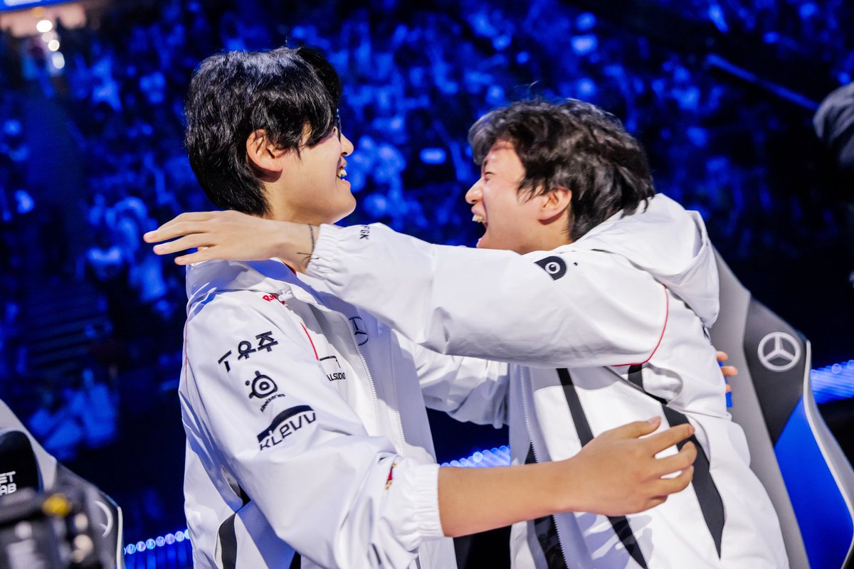 angiechoque_'s tweet photo. Ayer se celebró que ganó T1. #Worlds2024 #LeagueOfLegends #T1fighting #T1 #Keria #Gymayusi #Peru https://t.co/V6LfCyA4IR