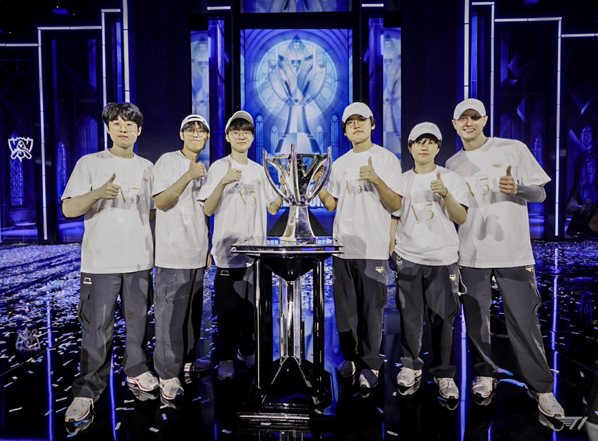 angiechoque_'s tweet photo. Ayer se celebró que ganó T1. #Worlds2024 #LeagueOfLegends #T1fighting #T1 #Keria #Gymayusi #Peru https://t.co/V6LfCyA4IR