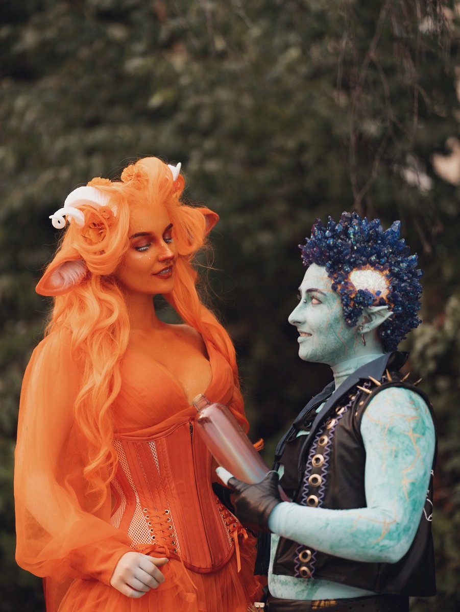 “I’m just going to point it at you.”
.
Playing spin the bottle with the homies. Surely this will work out great for everyone.
.
#CriticalRole