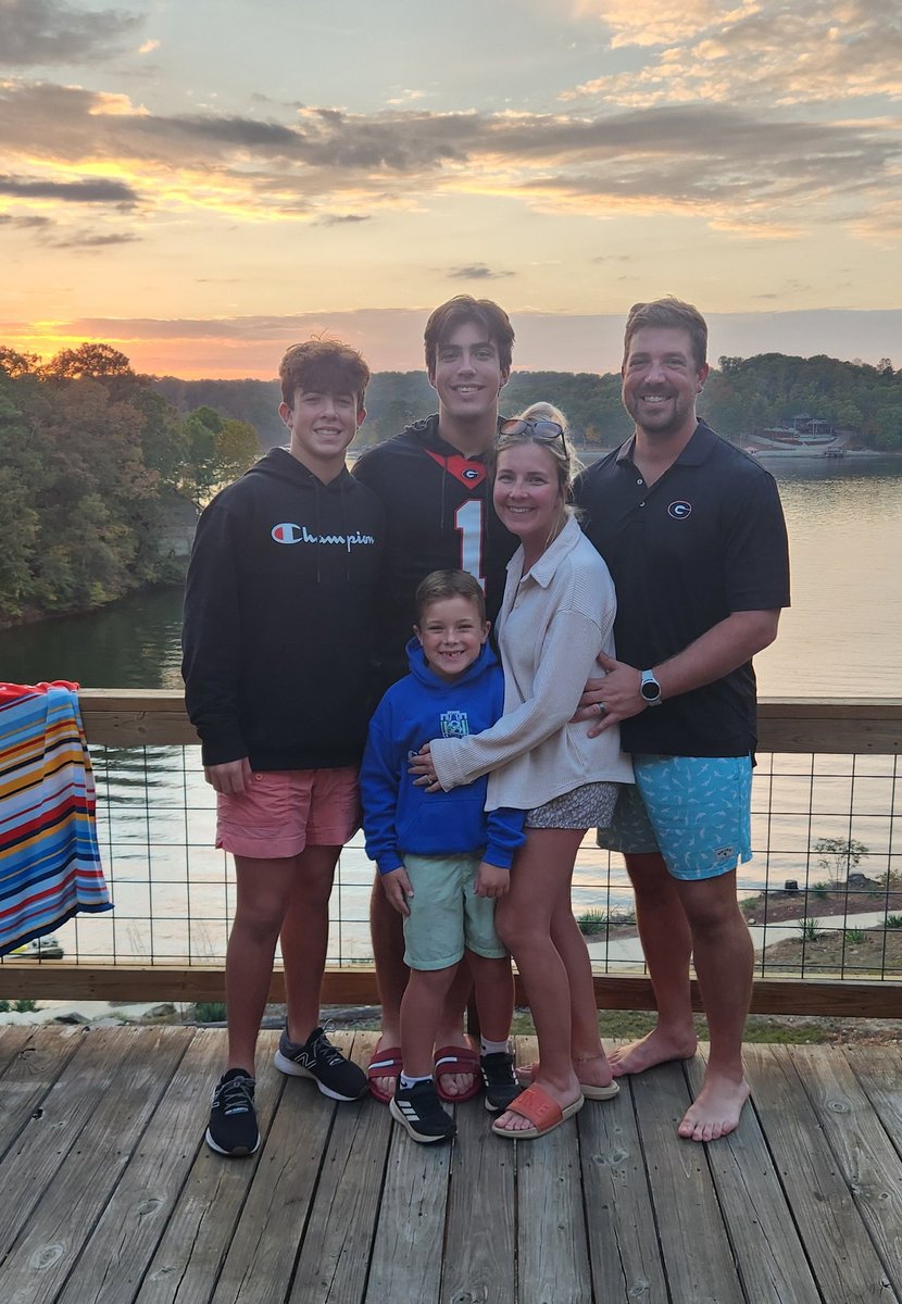 Bjaws43's tweet photo. Love these boys! Go Dawgs!! https://t.co/eIFlhR9R90