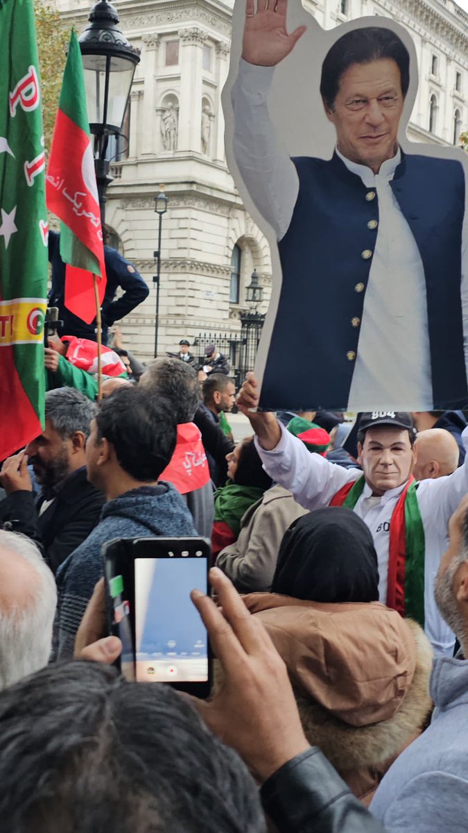 InsafPK's tweet photo. This was one of the most attractive playcard in the protest today at Downing Street, London.
#PTIUKProtest https://t.co/tNe9pRyIoS
