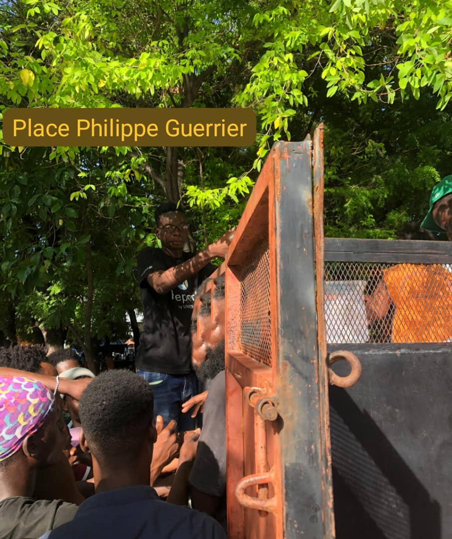Reekedson_TR's tweet photo. [💔] 3 octobre - 3 novembre 2024

Un mois s'est écoulé depuis que le fléau de l'insécurité a frappé la 1er section commune Saint-Marc, n'épargnant ni les enfants, ni les jeunes, ni les personnes âgées.

Courage aux survivants de cet acte barbare qui hantera à jamais l'Artibonite. https://t.co/krAEIUgNlP