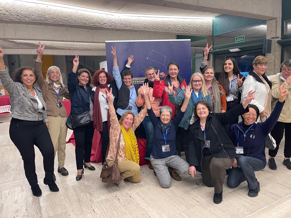 Trizbangtheory's tweet photo. ✨Las astrónomas de la FAAE en el Congreso Estatal de Astronomía ⁦@cea2024⁩ 🥳
#CEA2024 https://t.co/sgaOhqKU26