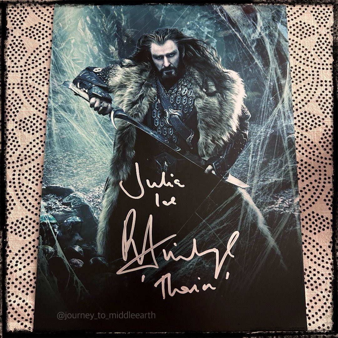 MiddleearthF's tweet photo. The longest “wait in line” for an autograph at the Con. 😂 2 hours - but what you do for the King under the mountain. I found myself in hotel hallways where I had never had to stand for an autograph.But the wait was worth it ☺️ Thank you @RCArmitage 

#MagicCon7 https://t.co/KkQgOBrVyS