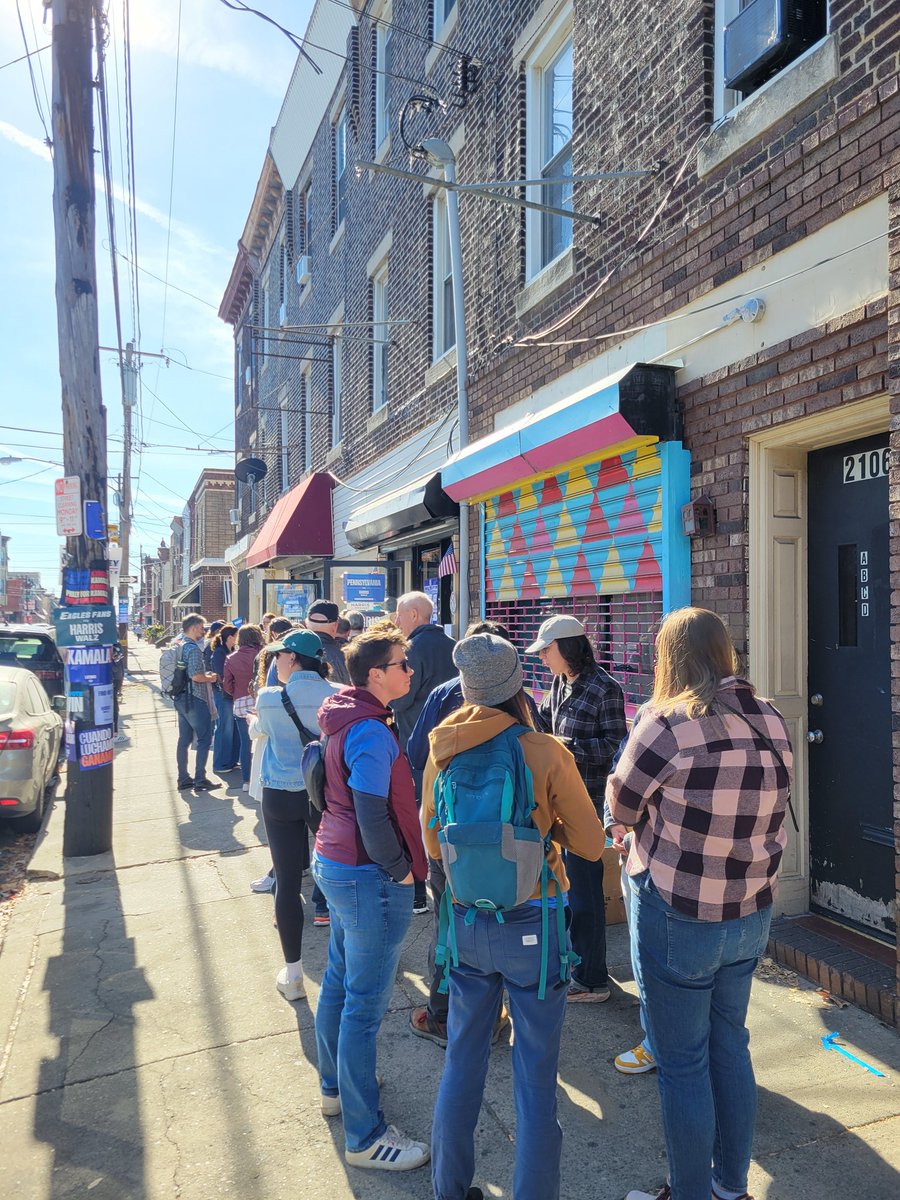 drussellmrichie's tweet image. I'm at the south philly dems office. This is the line to get your canvassing assignment.