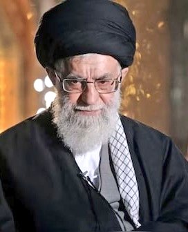 SonOfBharat7's tweet image. यही वो दरिंदा खामेनेई है

जिसने एक लड़की को सिर्फ
उसके कपड़ों की  वजह से मरवा दिया क्यूंकि
उसने इसकी सोच के हिसाब से कपड़े नहीं पहने थे

सारी दुनिया इसपर थूक रही
भारत में मॉडल और एक्ट्रेस उर्फी जावेद ने खामेनेई को इंसानियत का हत्यारा बोला है

और इस्लाम के ठेकेदारों को चेतावनी…