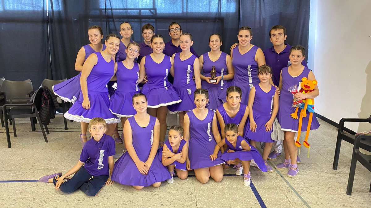 orgullfigueres's tweet photo. 🏆 Al concurs de Valls de colles sardanistes, a les finals dels campionats aleví i juvenil, la colla Belluguets ha obtingut el 4t lloc de Catalunya i la colla Mediterrània Jove, el tercer. Enhorabona!

#Figueres #DiarideFigueres #OrgulldeFigueres #collasardanista @medidansa https://t.co/D5RTCaX4l9