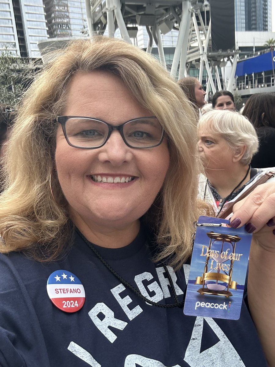 FrizzyStayla's tweet image. Was yesterday perfect? No. But I’m always grateful anytime I get to see my all-time favorite. I’m still heartbroken there was no MB but Stephen continues to be so kind and warm. And Abigail got a kick out of this cover. ❤️ #Patchman #DayOfDays2024 #Days