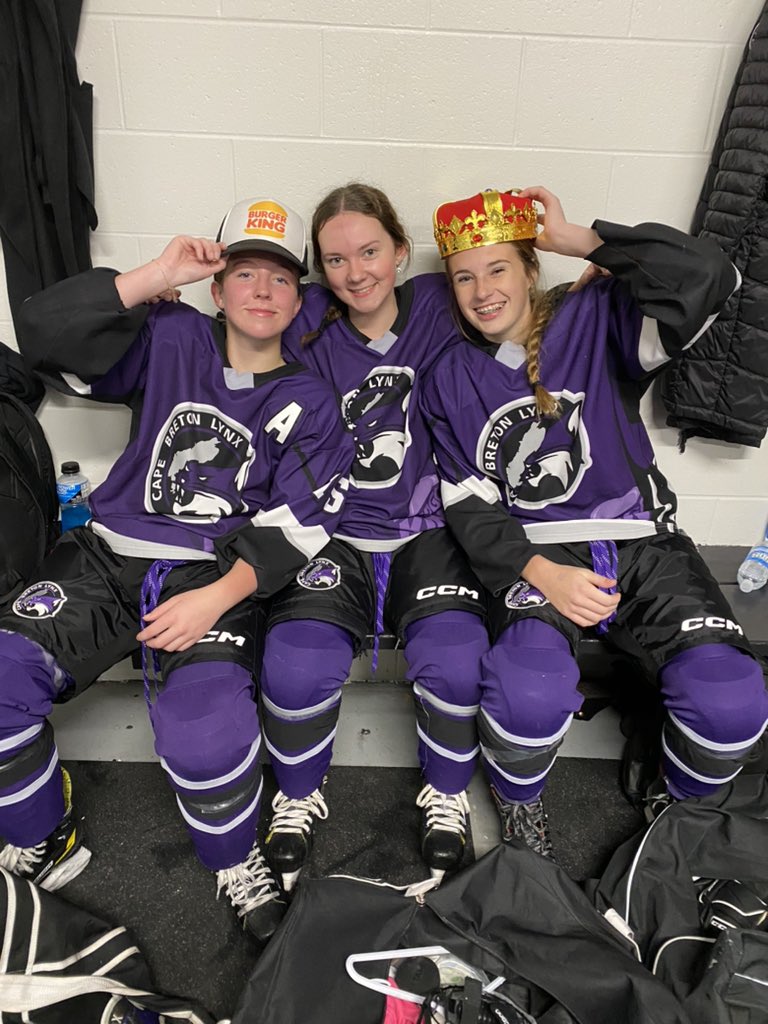 Lynx get the split with a 5-4 win today! Goals scored by Summer MacLean, Clare Connors, Floragael MacNeil, Payton Ellsworth and Ryelyn Gabriel! Burger King Whopper Warriors were Clare Connors, Payton Ellsworth and Avery MacNeil! 

#noweaklynx
