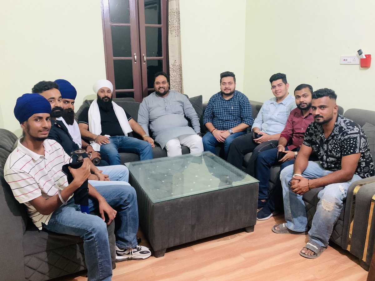 Deepanshughaipb's tweet photo. #ਚੱਬੇਵਾਲ_ਬਾਏ_ਇਲੈਕਸ਼ਨ ਵਿਚ ਯੁਵਾ ਸਾਥੀਆਂ ਨਾਲ ਇਲੈਕਸ਼ਨ ਸੰਬੰਦੀ ਗੱਲਬਾਤ ਕਰਦੇ ਹੋਏ ਅਤੇ ਪੂਰਵ ਜੇਲ ਅਤੇ ਟੂਰਿਜ਼ਮ ਕੈਬਿਨੇਟ ਮੰਤਰੀ ਪੰਜਾਬ ਸਰਕਾਰ ਭਾਜਪਾ ਦੇ ਵਿਧਾਨਸਭਾ ਉਮੀਦਵਾਰ ਸਰਦਾਰ #ਸੋਹਣ_ਸਿੰਘ_ਠੰਡਲ ਜੀ ਦੇ ਹਕ ਵਿਚ ਪ੍ਰਚਾਰ ਕਰਦੇ ਹੋਏ!✌️
@BJP4Punjab 
@manthriji https://t.co/9dwQJevPtR