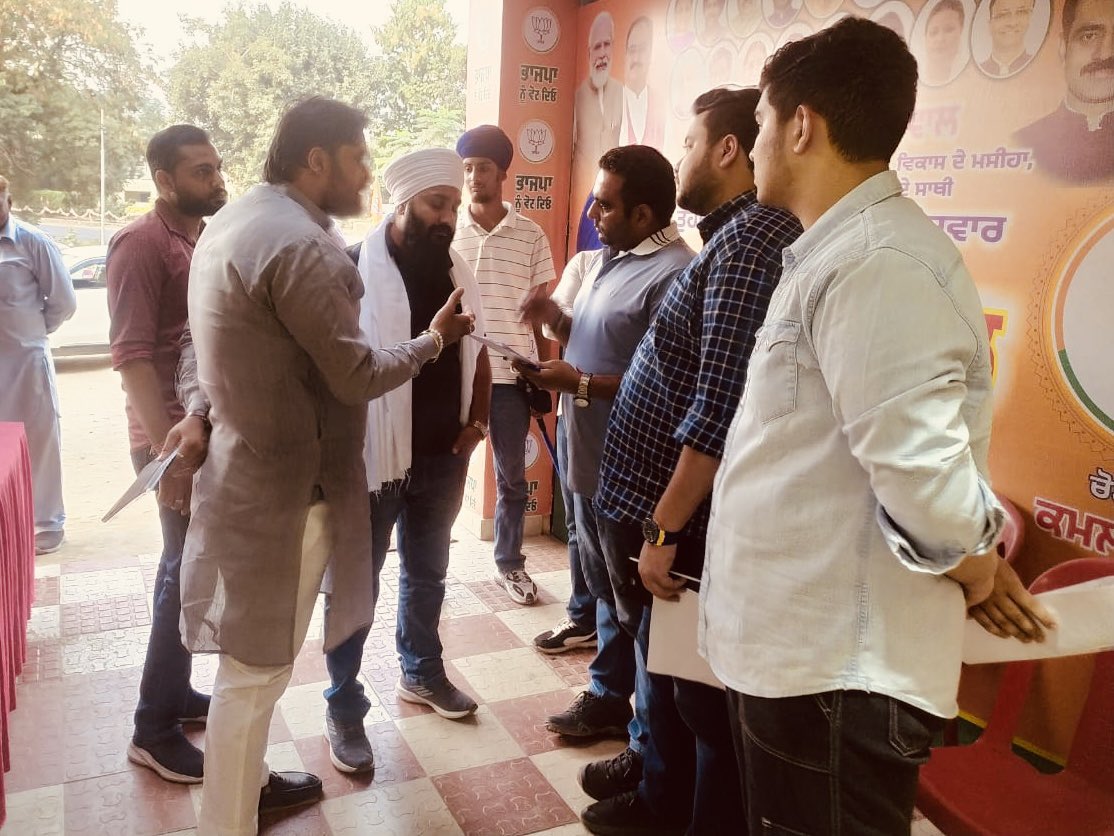 Deepanshughaipb's tweet photo. #ਚੱਬੇਵਾਲ_ਬਾਏ_ਇਲੈਕਸ਼ਨ ਵਿਚ ਯੁਵਾ ਸਾਥੀਆਂ ਨਾਲ ਇਲੈਕਸ਼ਨ ਸੰਬੰਦੀ ਗੱਲਬਾਤ ਕਰਦੇ ਹੋਏ ਅਤੇ ਪੂਰਵ ਜੇਲ ਅਤੇ ਟੂਰਿਜ਼ਮ ਕੈਬਿਨੇਟ ਮੰਤਰੀ ਪੰਜਾਬ ਸਰਕਾਰ ਭਾਜਪਾ ਦੇ ਵਿਧਾਨਸਭਾ ਉਮੀਦਵਾਰ ਸਰਦਾਰ #ਸੋਹਣ_ਸਿੰਘ_ਠੰਡਲ ਜੀ ਦੇ ਹਕ ਵਿਚ ਪ੍ਰਚਾਰ ਕਰਦੇ ਹੋਏ!✌️
@BJP4Punjab 
@manthriji https://t.co/9dwQJevPtR