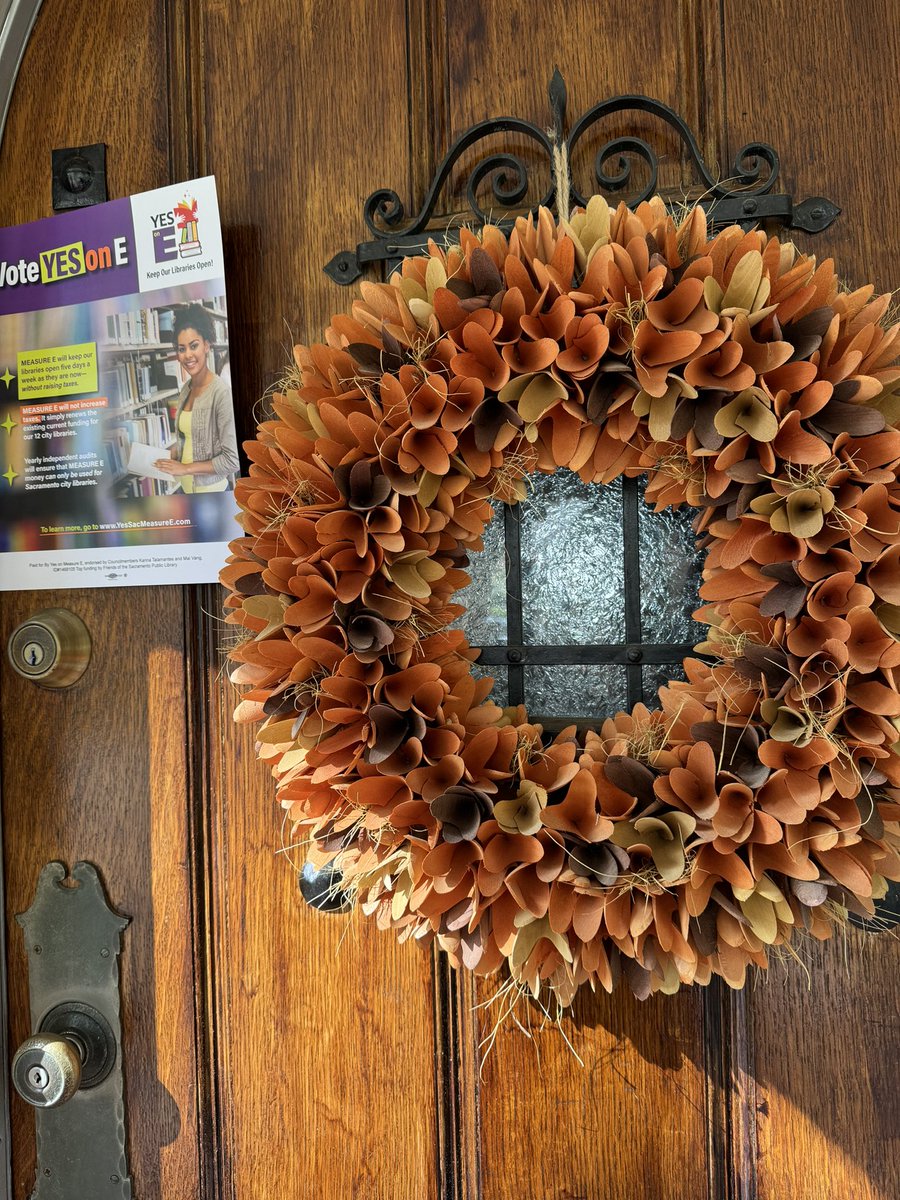 Knocking on doors for YES on E to save our libraries! Such positive responses at the door. Huge thank you to <a href="/katie_hanz/">Katie Hanzlik</a> for helping us run this campaign every step of the way. We are so thankful for you!📚💜