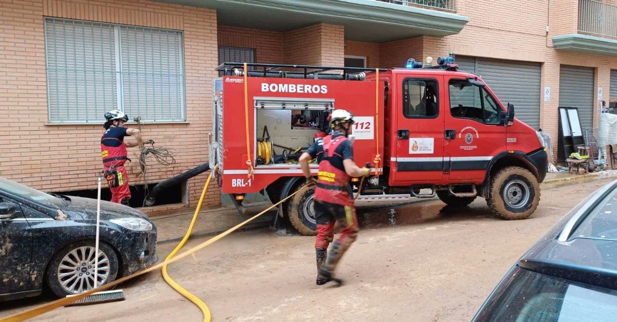 BomberosGranada's tweet photo. Bomberos Granada se encuentra trabajando hoy en Catarroja,sector 2 ,distrito Norte.
@BomberosGranada https://t.co/S00m57027s