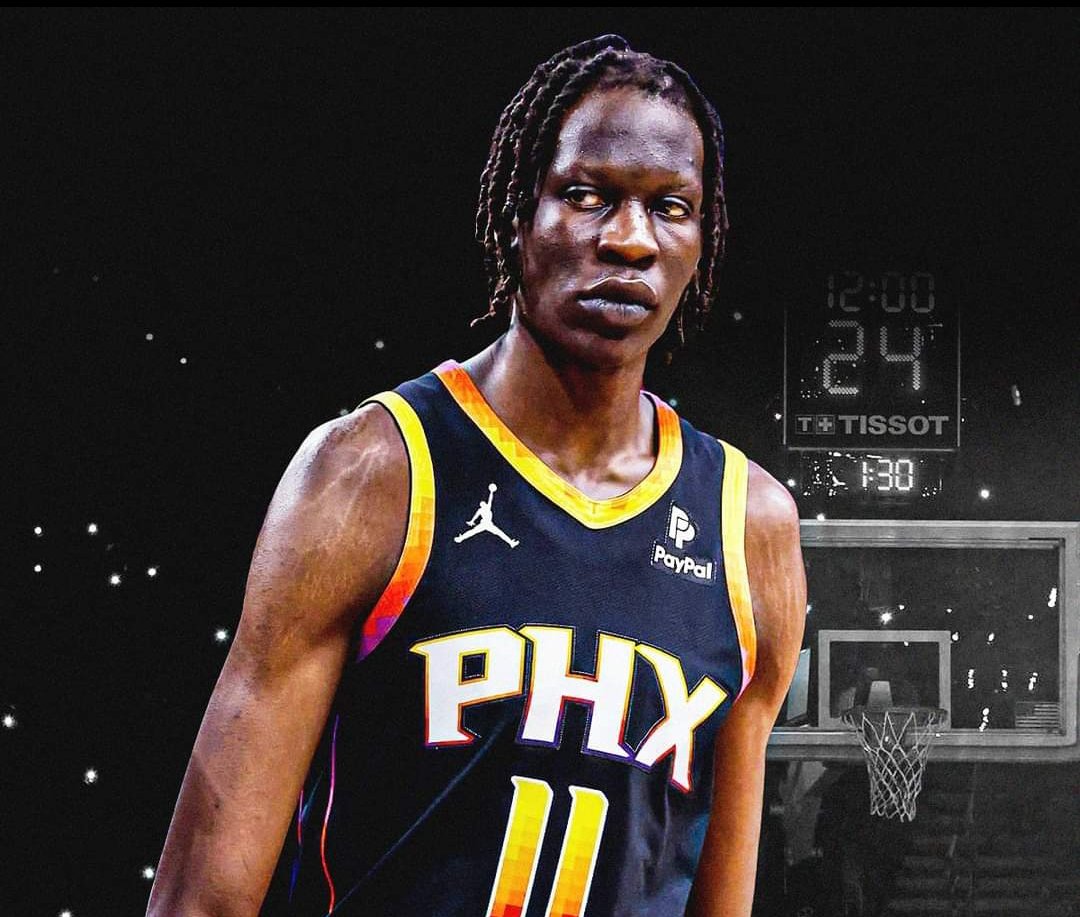 NBAMemes's tweet photo. Bol Bol always looks like an auntie who is so sick of working 3 jobs 😭 https://t.co/C6HGLtDqcF