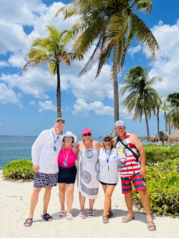 Ready to embark on a tropical paradise adventure while escaping winter? Don't wait too long to secure your spot! Our Postcard Jar Friends Cruise to the ABC Islands (Aruba, Bonaire, and Curacao) is already 25% sold out &amp; the ship is filling quickly.

postcardjar.com/explore-the-ab…