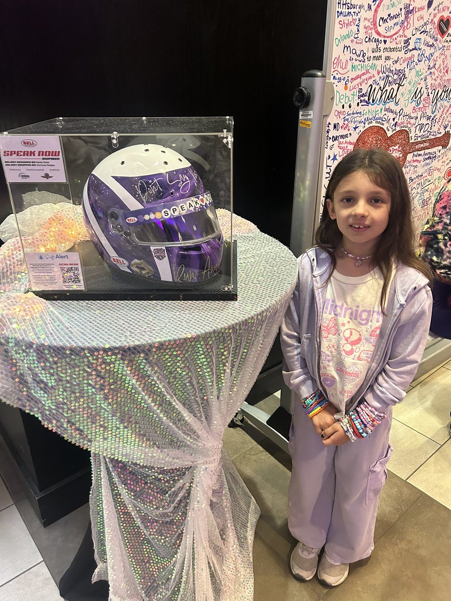 hunterchandler2's tweet photo. @erastourticks @LucasOilStadium @taylorswift13 Meeee please! 🙏🏼🤞🏽 would love for my niece to go! ✨🫶🏼💜 https://t.co/UoL68OrQjh