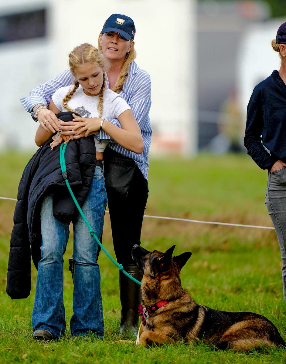 royalchildren_'s tweet photo. Autumn Kelly and Isla Phillips attend the Blenheim International Horse Trials in Blenheim, England 🏇🏻 -September 21st 2024.
.
#AutumnKelly #IslaPhillips #England https://t.co/PFRFwWUPBs
