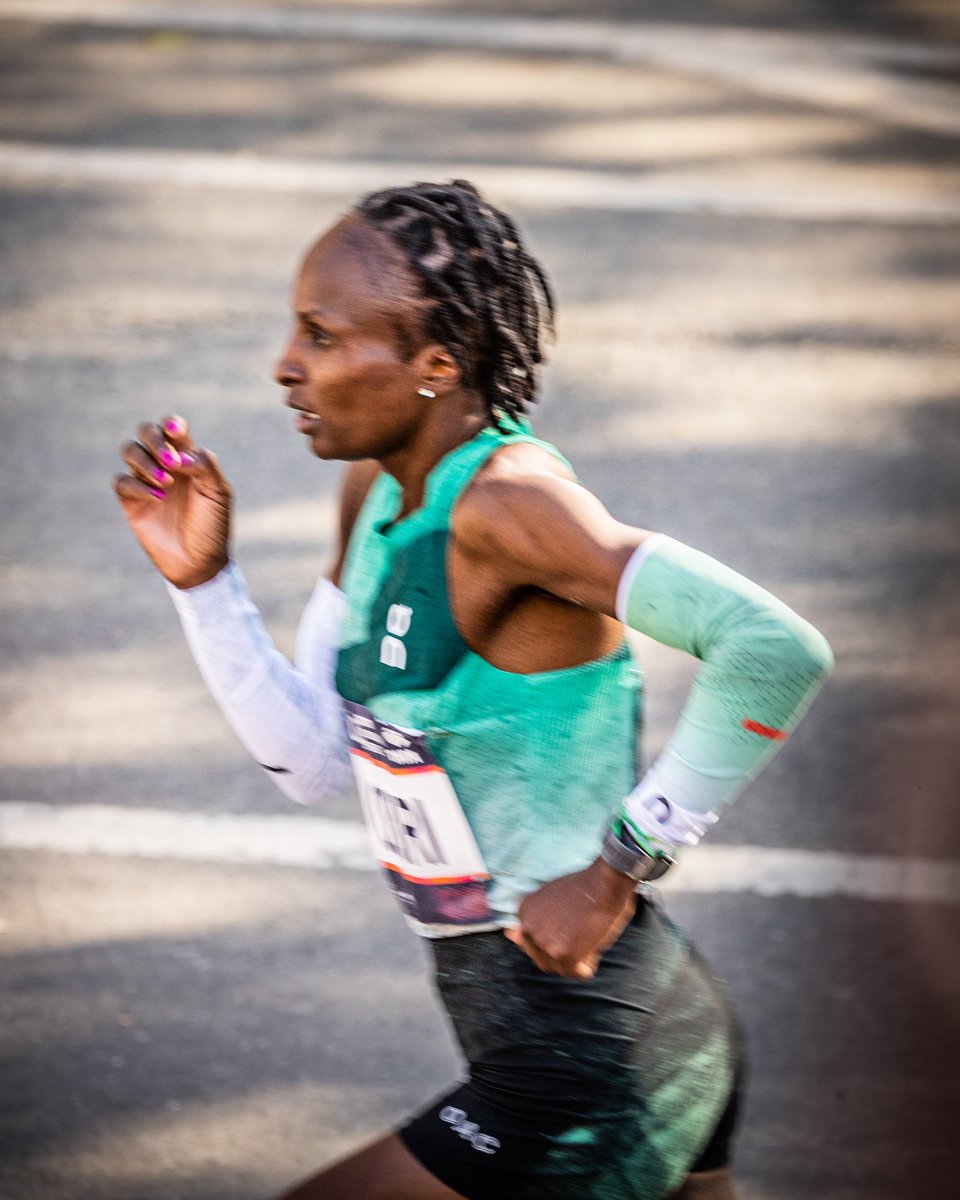 ShokzUSA's tweet photo. You never cease to amaze us, HellenObiri! 💪Congratulations on yet another incredible race. It’s a true inspiration to watch you run, and we’re so proud you’re a Shokz team member!
#hellenobiri #newyorkcitymarathon #newyork #marathon #shokz https://t.co/aJjpfA8t4y