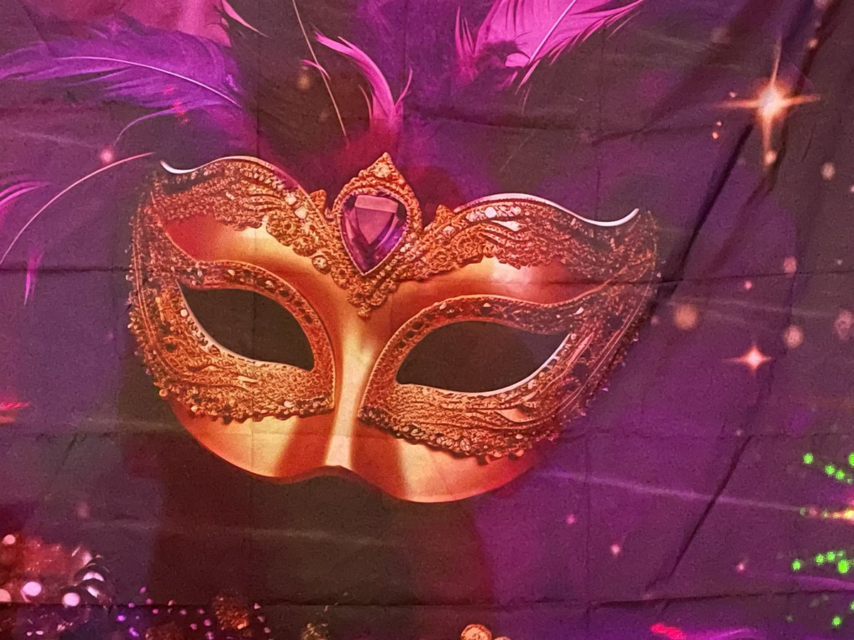 KedleyLeah's tweet photo. Friday night: Lights out Masquerade at Lincoln Elementary School! Proudly sponsored by the school PTO! 
Art decor at SHS field. Go Patriots!
@SCSchools @SCSDCommSchools https://t.co/YWkrfZK6pA